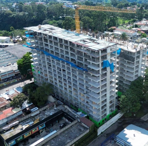 Avance de los niveles y fachada en construcción