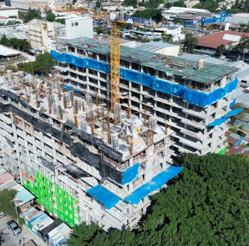 Estructuras de las torres y trabajos en las plantas superiores